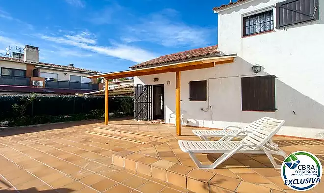 Acogedora casa en Mas Matas, Roses, a pocos metros del mar y de los comercios