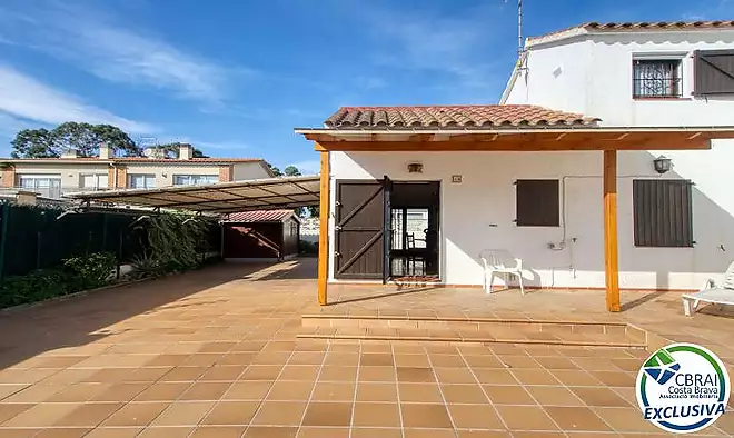 Acogedora casa en Mas Matas, Roses, a pocos metros del mar y de los comercios