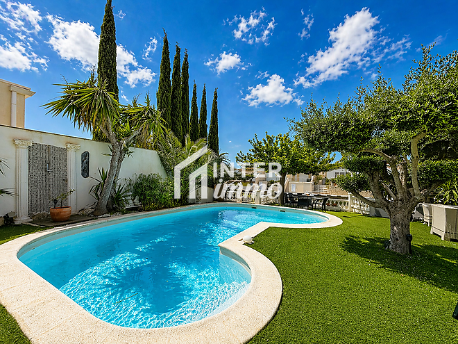 Casa de planta baixa amb amarratge de 11.50m a Empuriabrava.