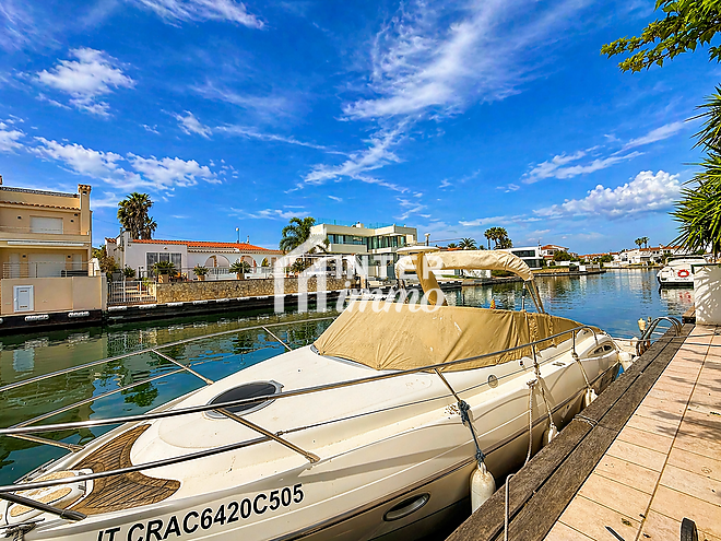 Casa de planta baixa amb amarratge de 11.50m a Empuriabrava.