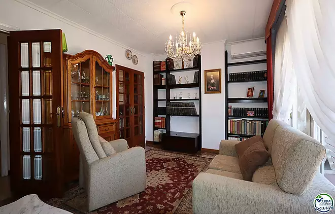 Spacious and bright apartment with balcony in the Creu de la M&agrave; area