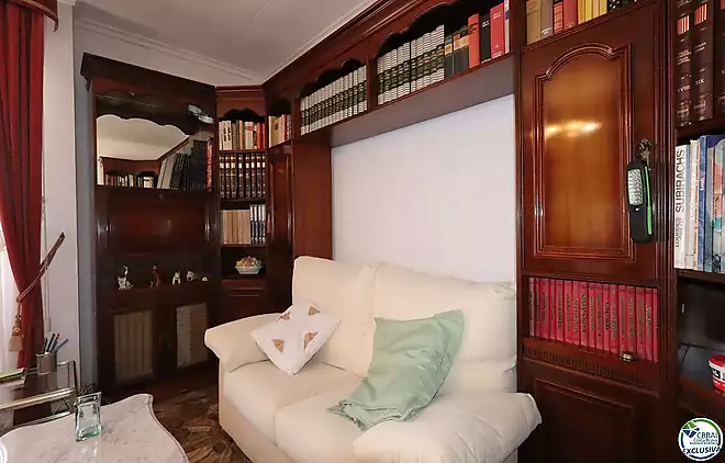 Spacious and bright apartment with balcony in the Creu de la M&agrave; area