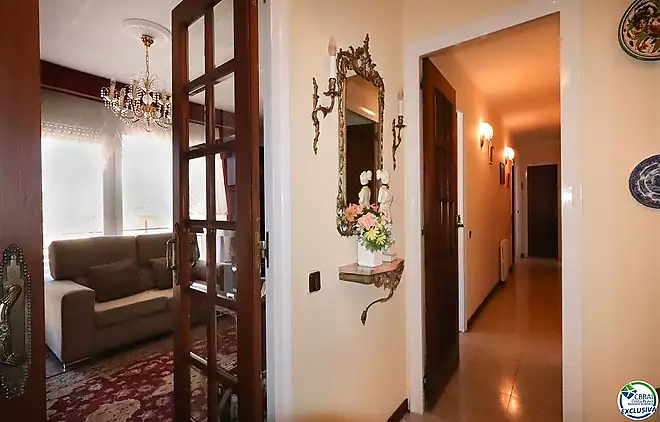 Spacious and bright apartment with balcony in the Creu de la M&agrave; area