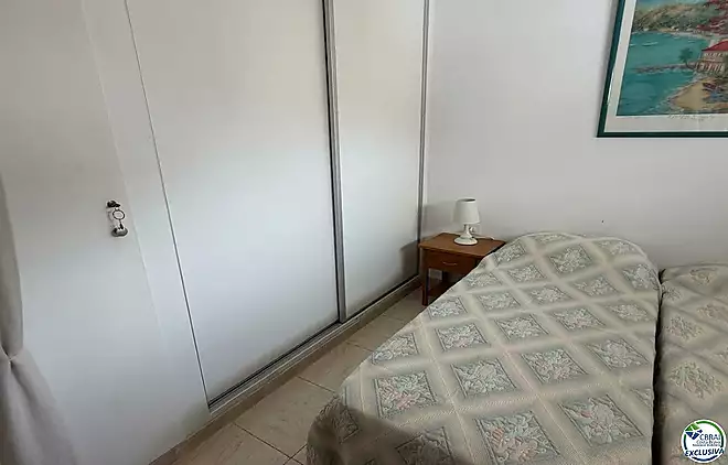 One bedroom apartment 50m from the beach