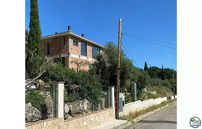 Large modern house under construction in Els Olivars. A unique opportunity to customize your home. S