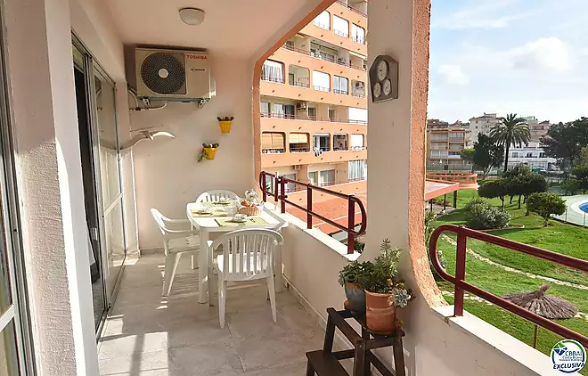 Apartment with tourist license in Santa Margarita, Roses, with terrace and communal swimming pools.