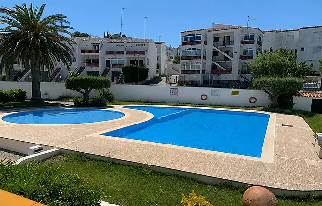 Superb apartment with communal pool in Roses Jardins