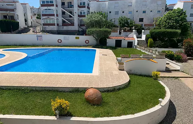 Superb apartment with communal pool in Roses Jardins