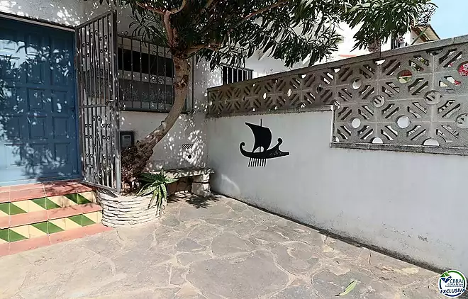 Townhouse with a private 10m x 3m mooring in Porto Fino, Empuriabrava