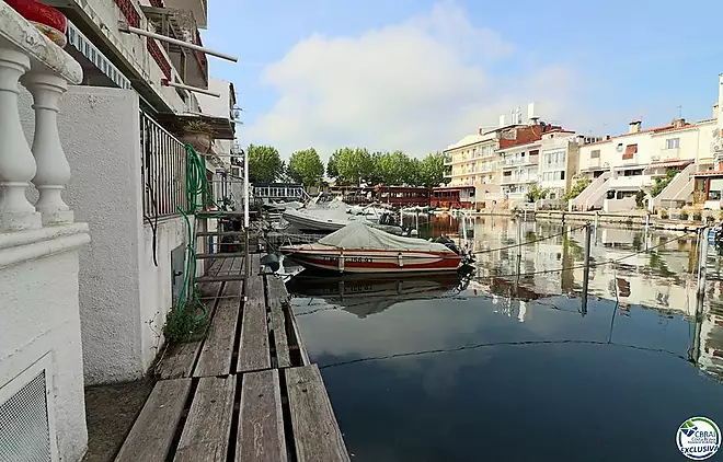 Townhouse with a private 10m x 3m mooring in Porto Fino, Empuriabrava