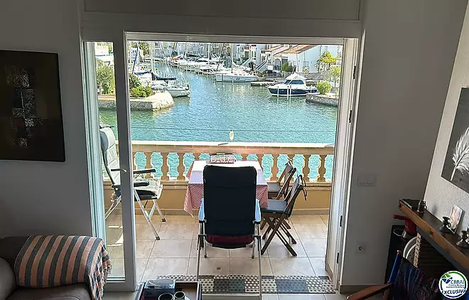 Beautiful fisherman's house with tourist license on the Caballito de Mar canal in front of the bridg