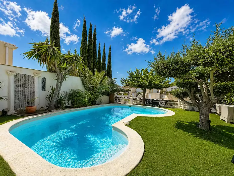 Casa de una planta con amarre de 11.50 m en Empuriabrava.