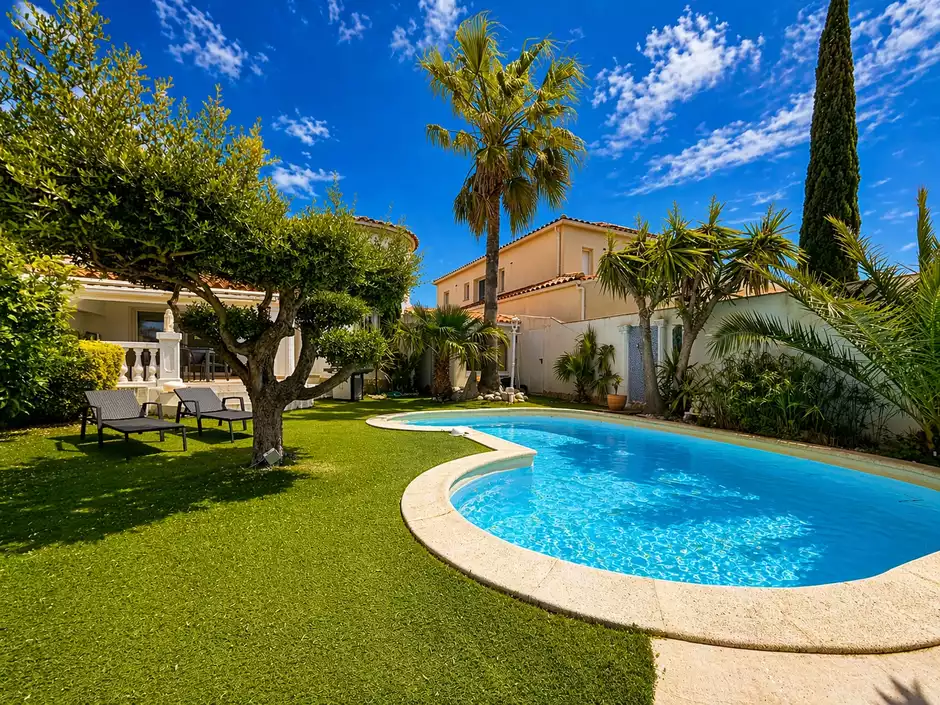 Casa de una planta con amarre de 11.50 m en Empuriabrava.