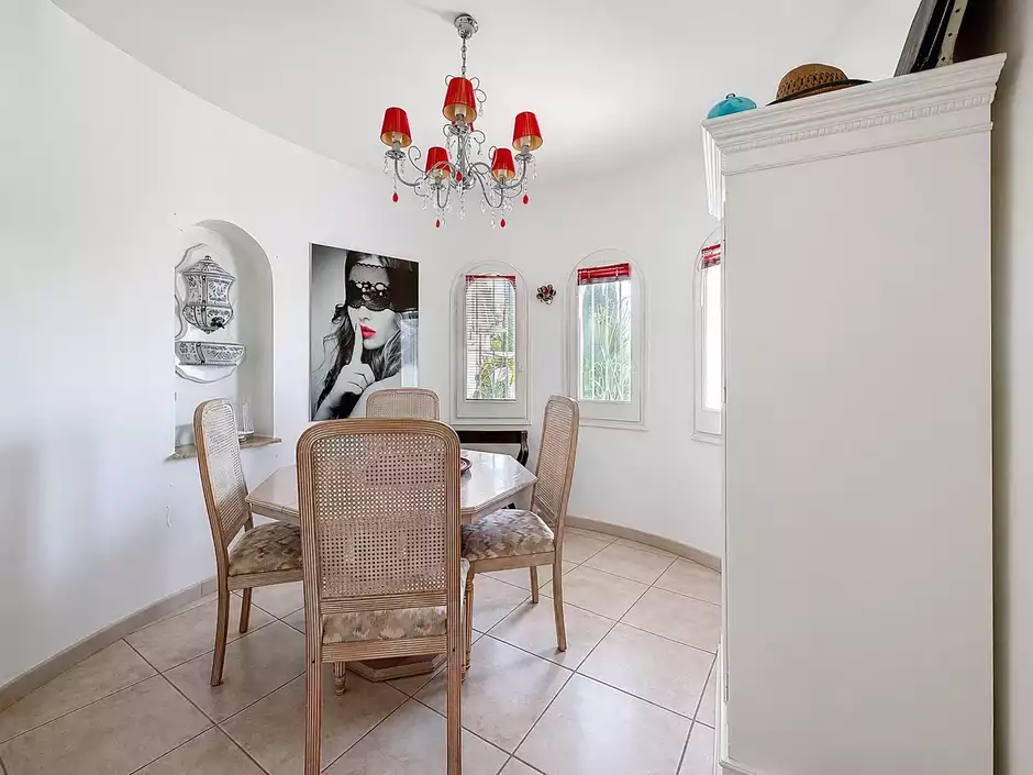 Casa de una planta con amarre de 11.50 m en Empuriabrava.