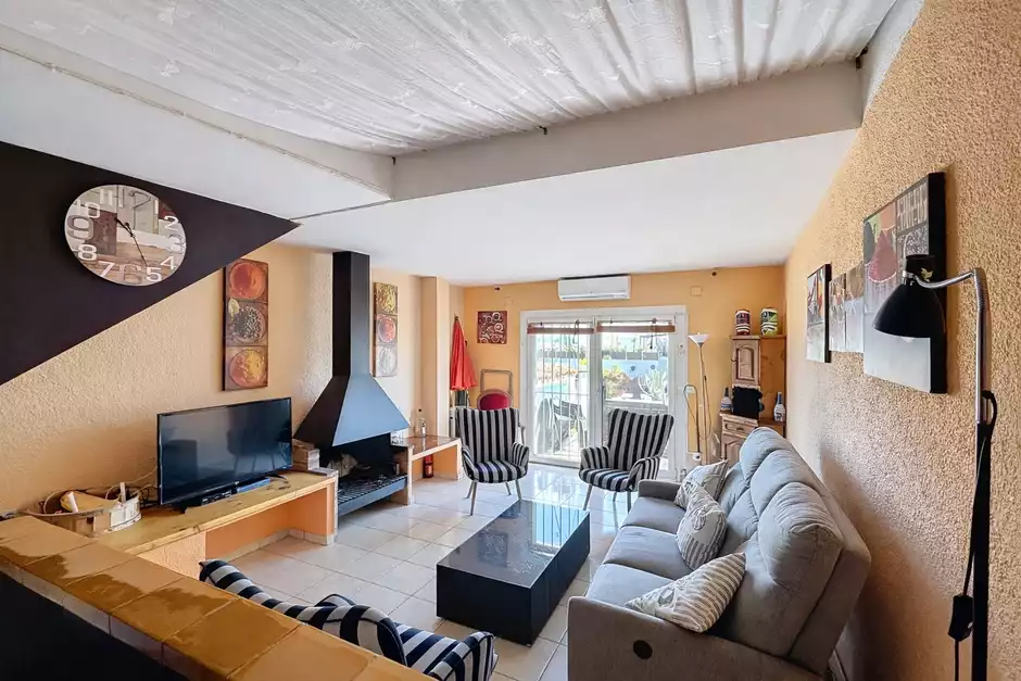 Casa con licencia turística, 4 habitaciones y amarres de 8m.