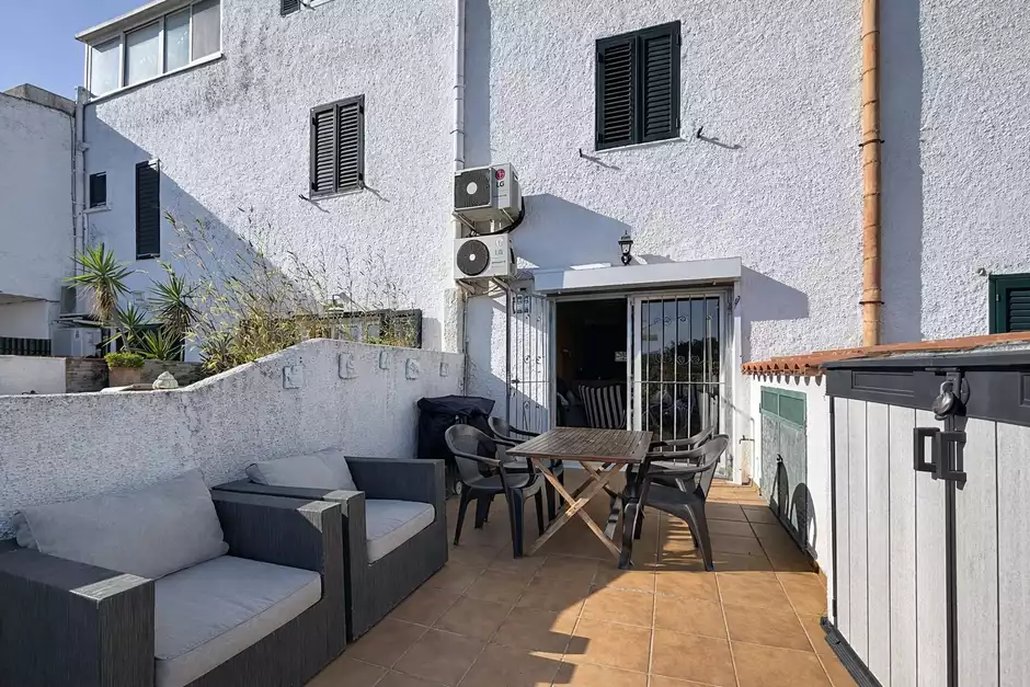 Casa con licencia turística, 4 habitaciones y amarres de 8m.