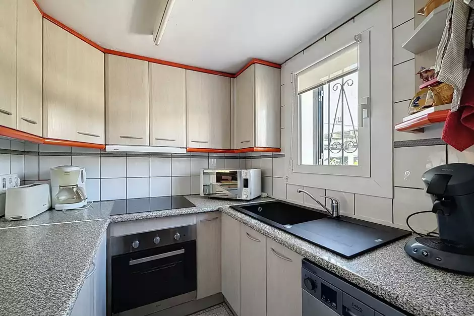 Casa con licencia turística, 4 habitaciones y amarres de 8m.