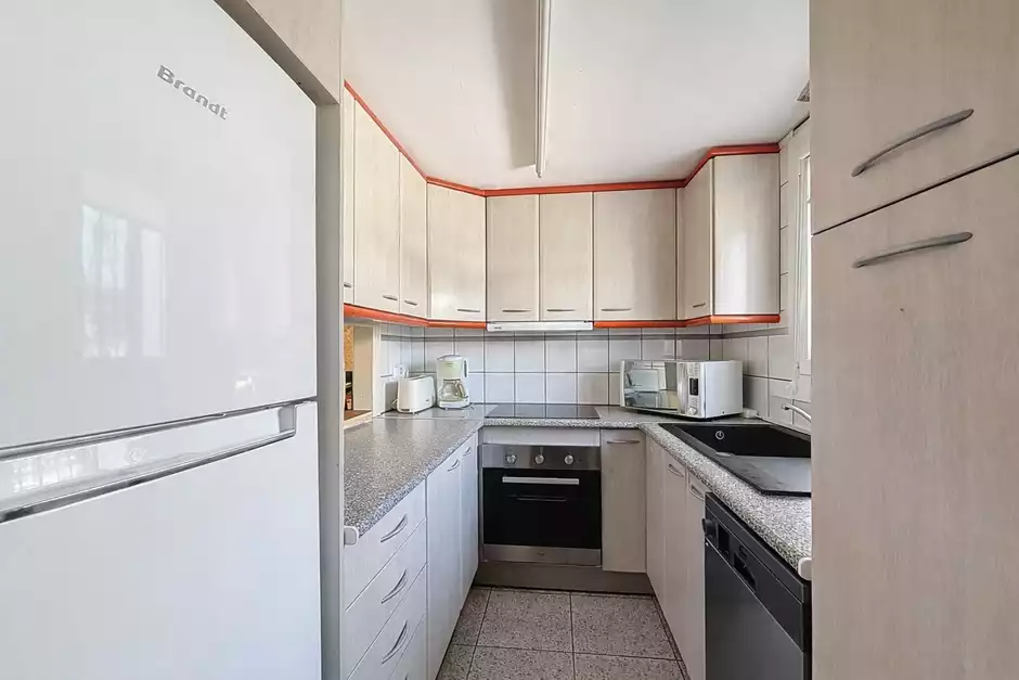 Casa con licencia turística, 4 habitaciones y amarres de 8m.