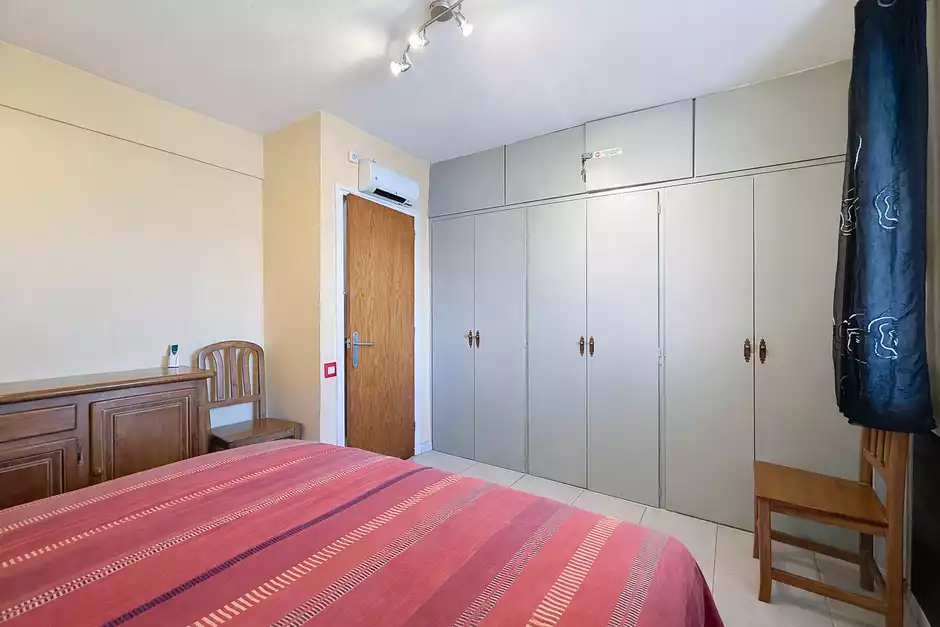 Casa con licencia turística, 4 habitaciones y amarres de 8m.