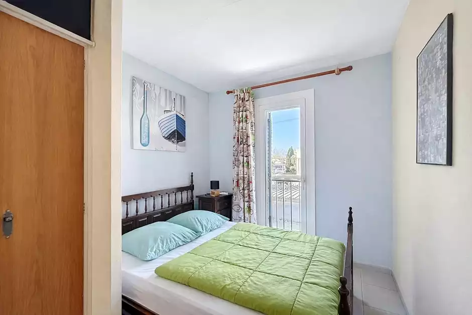 Casa con licencia turística, 4 habitaciones y amarres de 8m.
