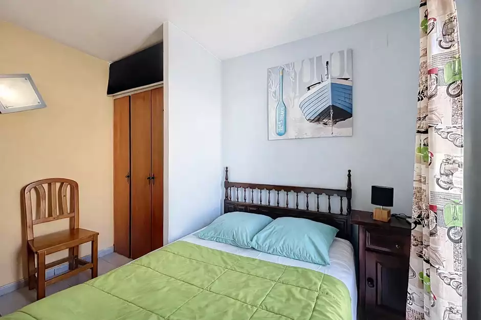 Casa con licencia turística, 4 habitaciones y amarres de 8m.