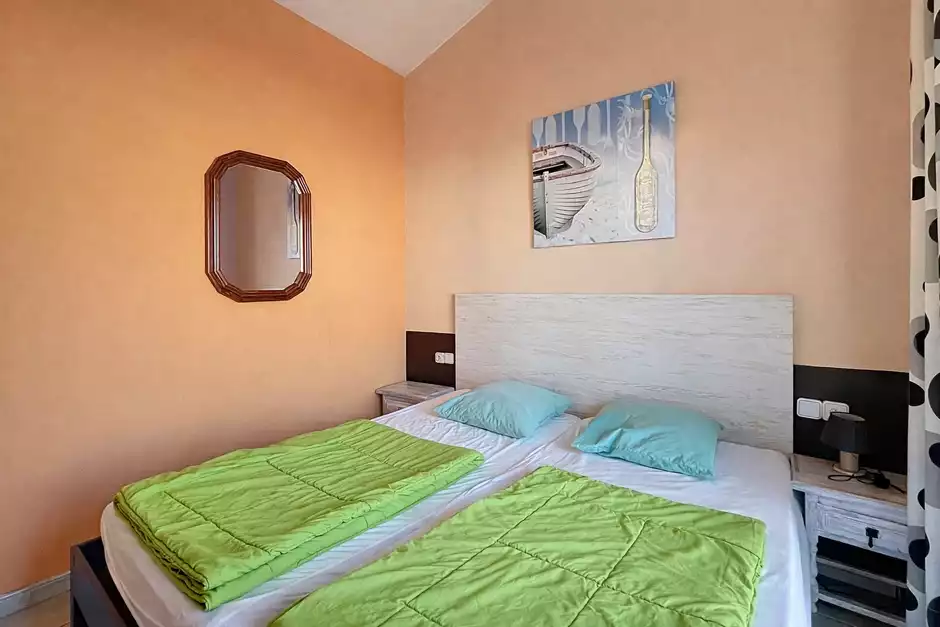 Casa con licencia turística, 4 habitaciones y amarres de 8m.
