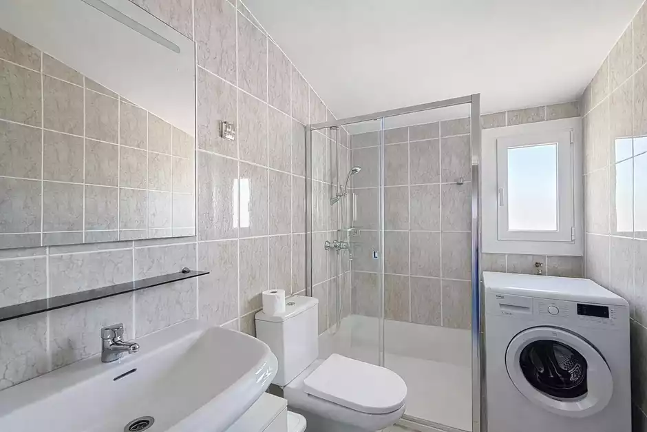 Casa con licencia turística, 4 habitaciones y amarres de 8m.