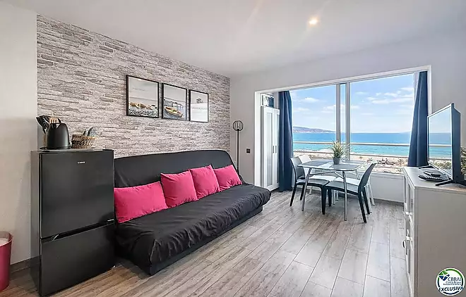 Seaside cabin studio with TOURIST LICENSE