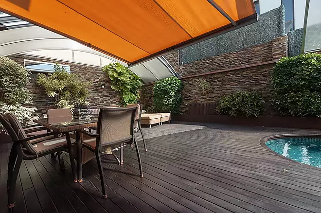 Fantastic modern house with pool, outdoor kitchen and just a short walk to the beach.
