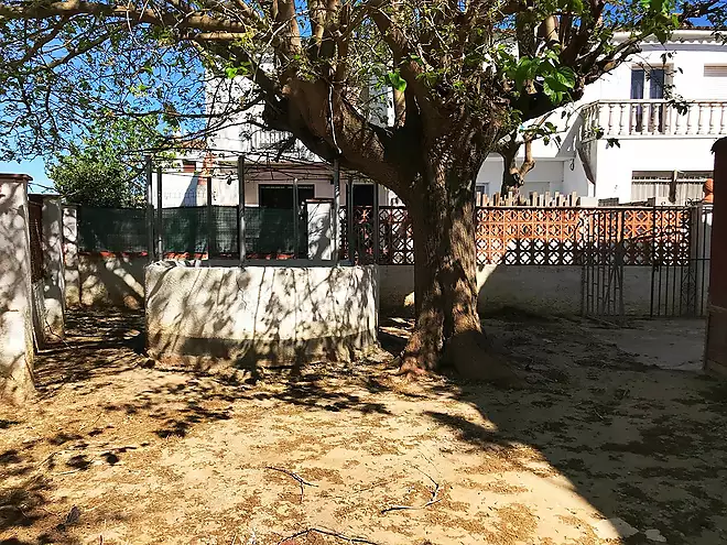 Your next project in Empuriabrava: house with garden and great potential