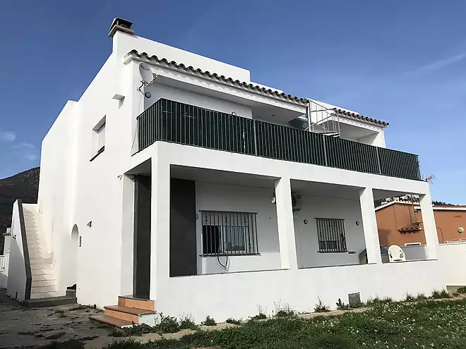 Renovated house in Mas Busca Roses