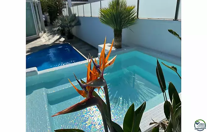 Empuriabrava beautiful modern house with pool and mooring near the beach, living room of 99 m2