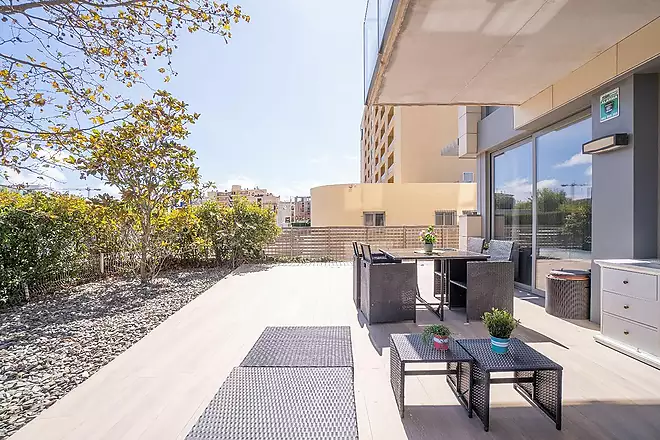 CLOT DELS FRANQUETS Exclusive ground floor apartment with 3 bedrooms and 224 m2 of terrace and garde