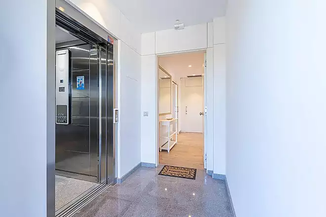 CLOT DELS FRANQUETS Exclusive ground floor apartment with 3 bedrooms and 224 m2 of terrace and garde