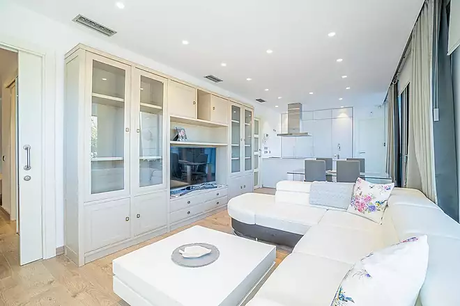 CLOT DELS FRANQUETS Exclusive ground floor apartment with 3 bedrooms and 224 m2 of terrace and garde