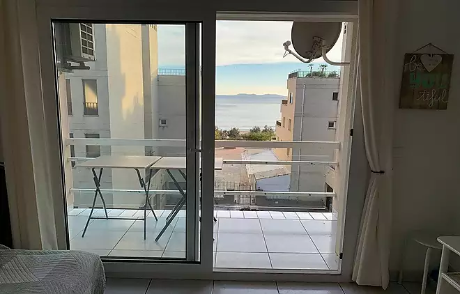 BEAUTIFUL APARTMENT IN SALATA ROSES WITH SEA VIEW