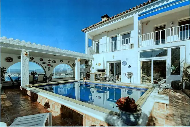 Superb House with panoramic view of the Bay of Roses + Tourist License