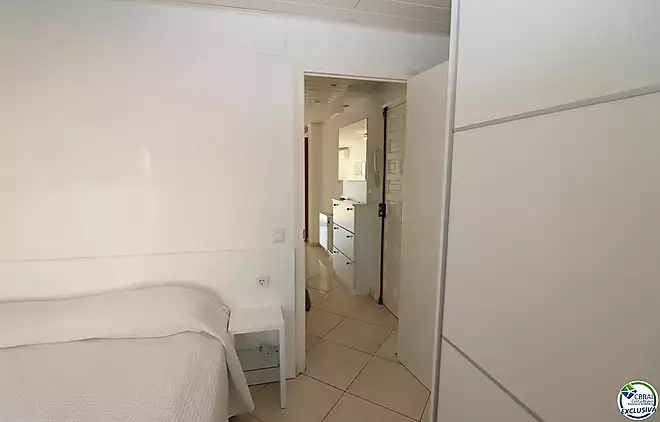 Charming apartment for sale in Empuriabrava with canal views