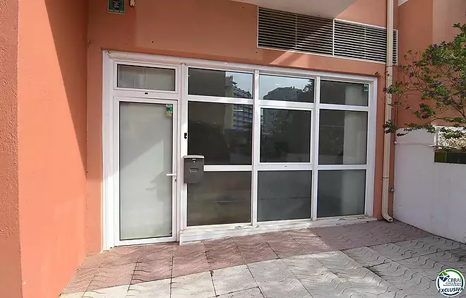 Converted local into a home with parking space in Gran Reserva, Empuriabrava