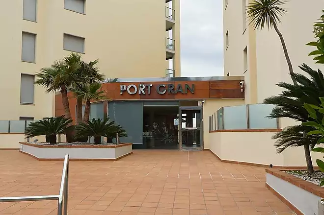 Spacious apartment with terrace, parking, storage room, sea views and pool