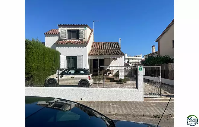 House in Mas Mates with 3 bedrooms, land, and views of the natural park.