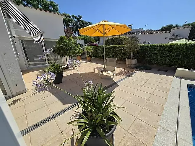Single-story house with T. license - Montseny area