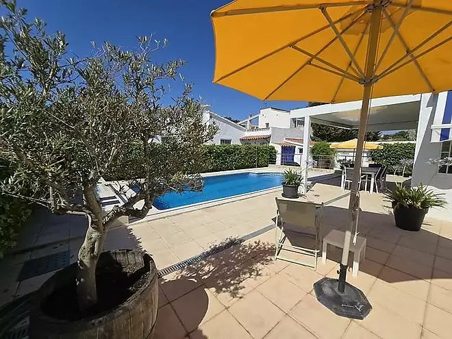 Single-story house with T. license - Montseny area