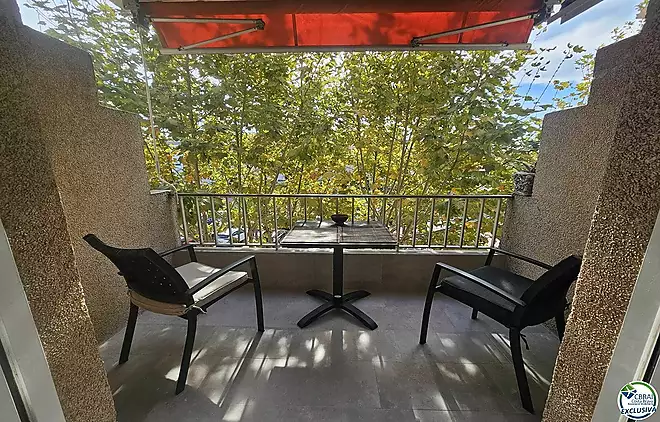 Bright Apartment in the Heart of Empuriabrava
