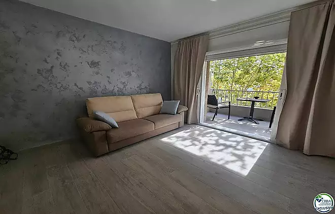 Bright Apartment in the Heart of Empuriabrava
