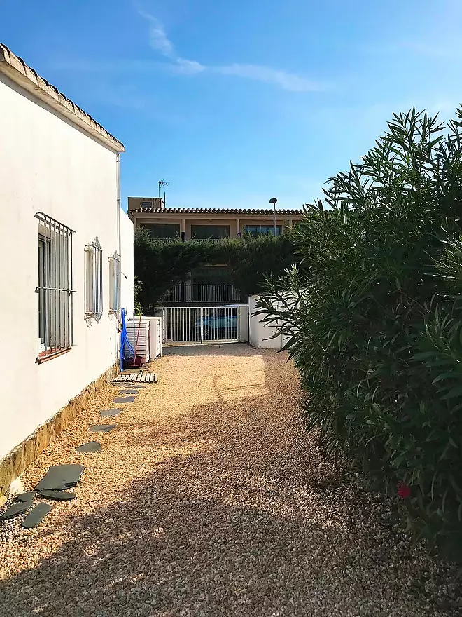 House with spacious garden and pool  for sale in Mas Bosc&agrave; Roses