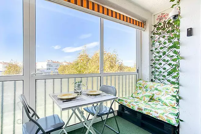 Cozy Studio with Enclosed Terrace in the Flamicell Area