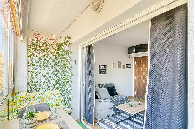 Cozy Studio with Enclosed Terrace in the Flamicell Area