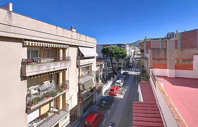 Top floor with no upstairs neighbors, just steps from the sea