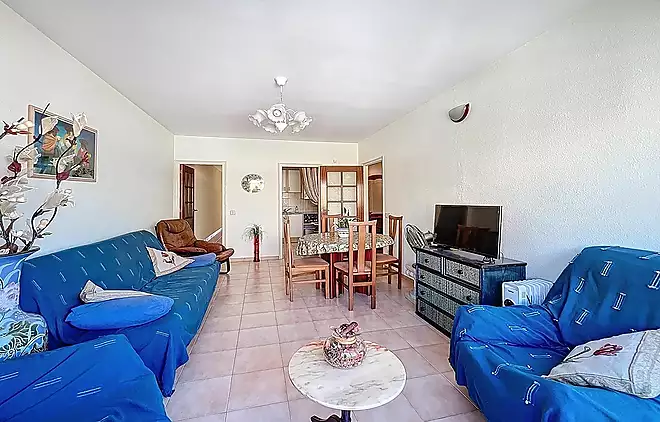 Top floor with no upstairs neighbors, just steps from the sea